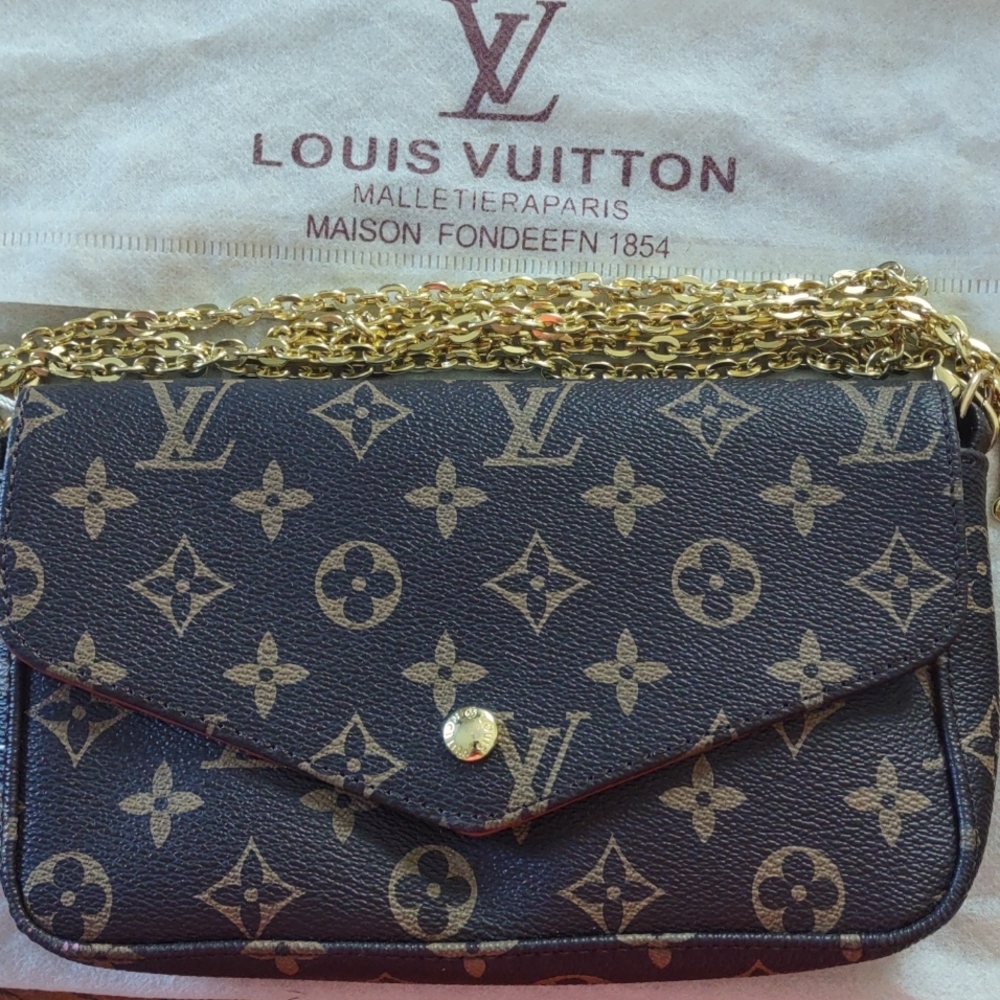 LOUIS VUITTON Monogram Pochette Felicie Retail $1,490.00$